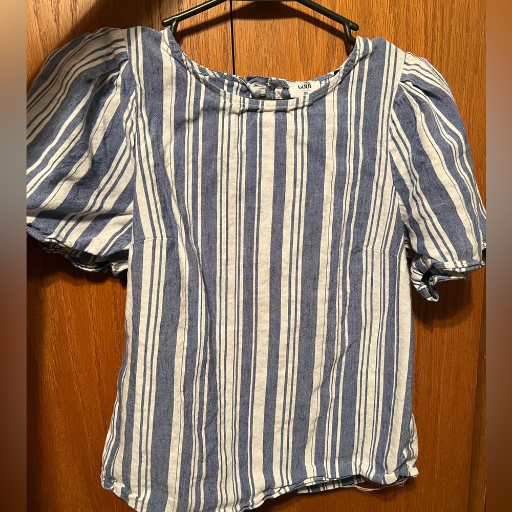 Short sleeve blouse